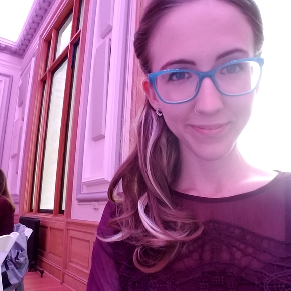 Meet your Posher, Katie - Picture 2 of 5